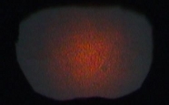 ripresa di un laser giallo-arancione